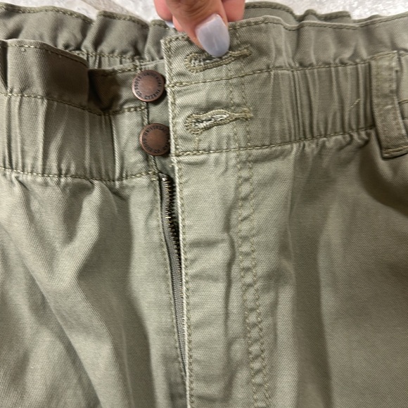 NWT Universal Thread army green size 18 elastic waist button pant! - Picture 3 of 5